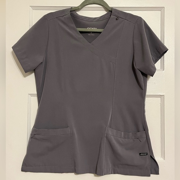 Women’s grey Jockey scrub top. Medium. Excellent used condition - Picture 2 of 4
